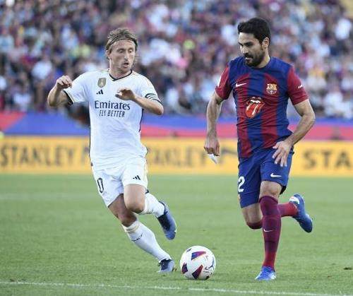 【夜读】湖人送温暖，马刺结束18连败