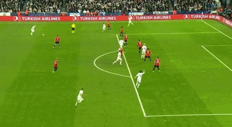 体育赛事分析-【早报】一波三折！曼联欧冠垫底，收视率第一！