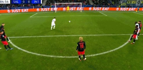 体育赛事分析-【早报】一波三折！曼联欧冠垫底，收视率第一！