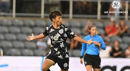 王霜收获留美生涯首球 助新东家挺进决赛成新大腿