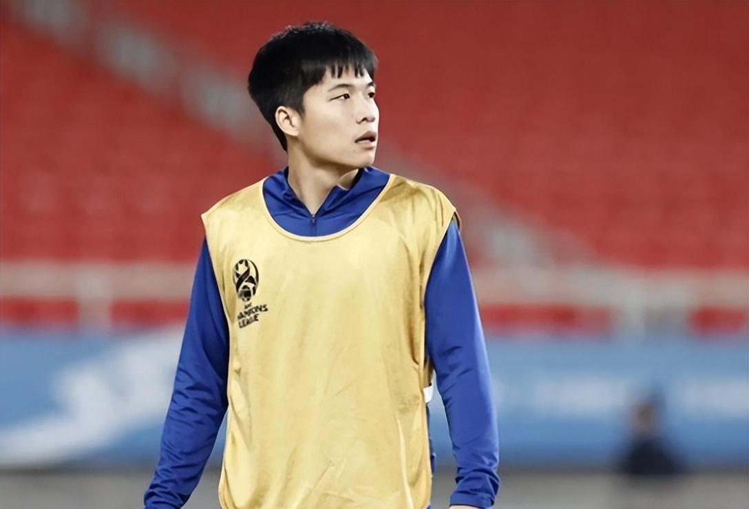 邵佳一都当成宝的本土国脚前腰，本赛季回到鲁能，却一分钟没上
