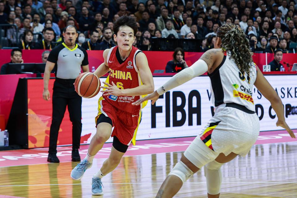 18分钟轰20+11，张子宇成唯一亮点！女篮不敌欧洲冠军3大差距明显