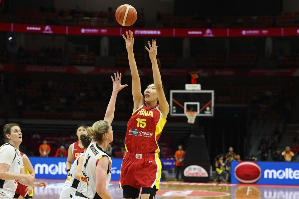 18分钟轰20+11，张子宇成唯一亮点！女篮不敌欧洲冠军3大差距明显